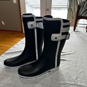 Hunter Navy and White Refined slim fit rain boots size 7, never worn NWOT